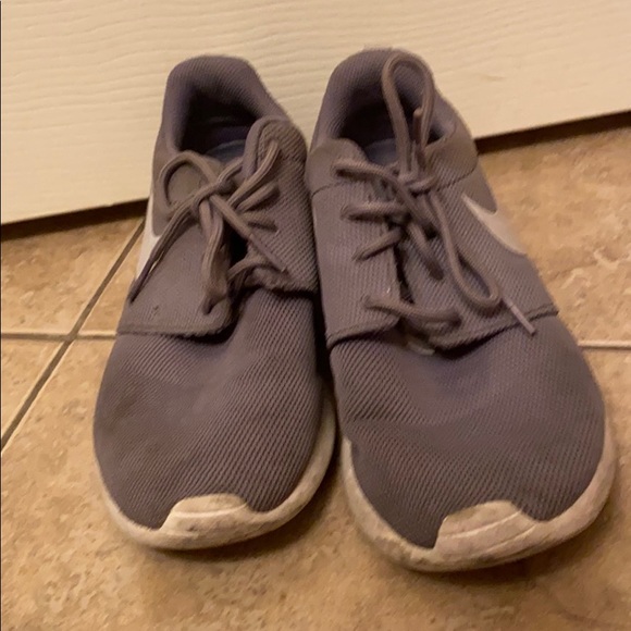 Nike Roshe - Picture 2 of 3